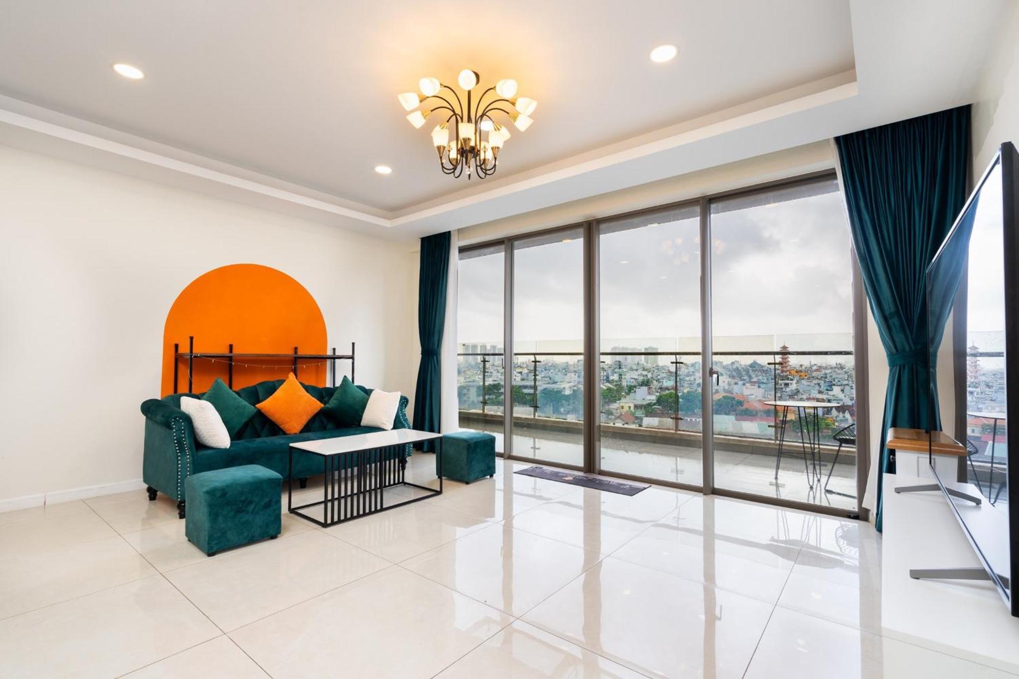 Apartment Otis Millennium Saigon Balcony *